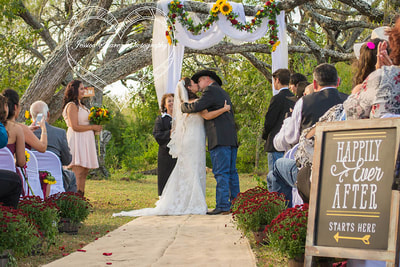 wedding photographer Jessica Suarez Photography San Antonio, Texas